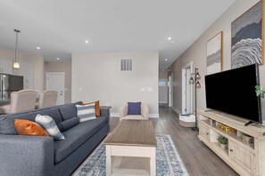 TV, offices - Stylish Stay Minutes from Downtown GR (Wyoming)