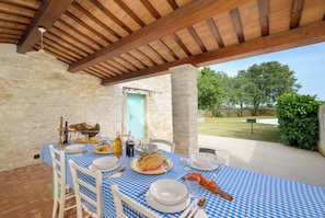 Outdoor dining - Villa Longo (Istria - Glavani) (Glavani)