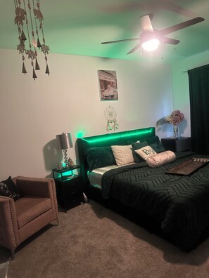 Room - Escape to peters st! Right in the heart of Atlanta! (Atlanta)