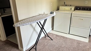 Interior - Stylish 3BR Kirkland Haven with Backyard Grill (Kirkland)
