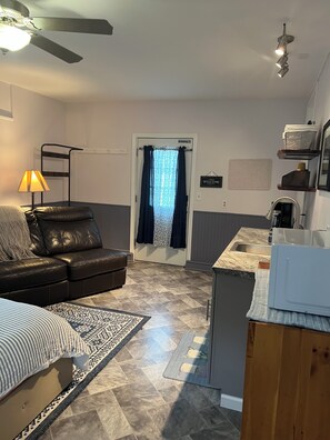Room - Lovely 1-bedroom studio in Charlevoix perfect for your getaway (Charlevoix)