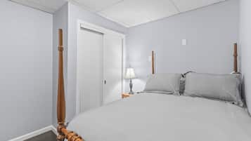 2 bedrooms, iron/ironing board, free WiFi, bed sheets