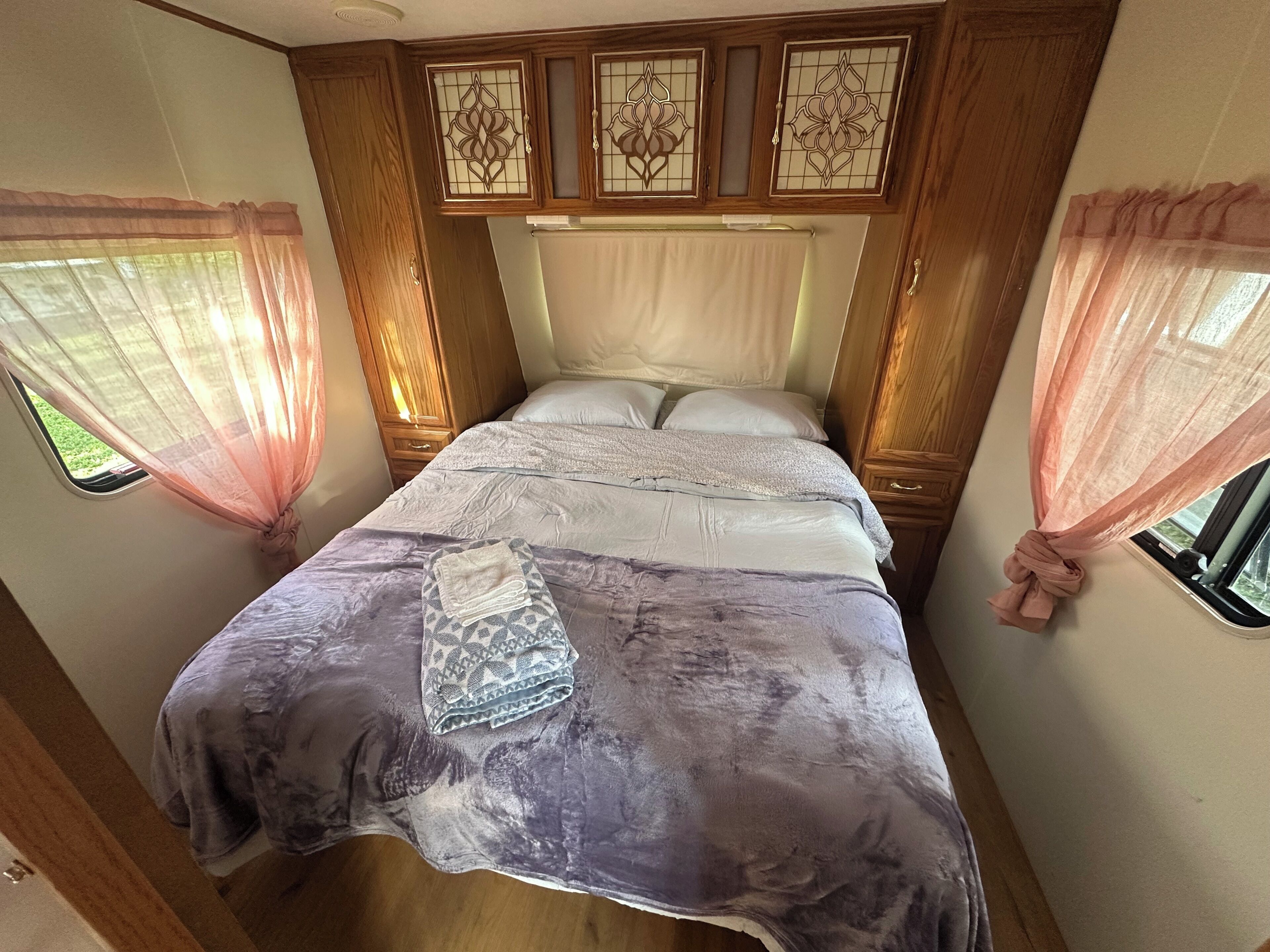 WiFi, bed sheets