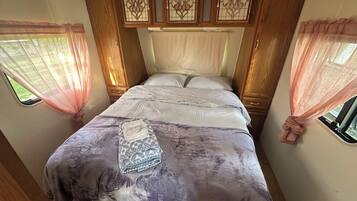 WiFi, bed sheets