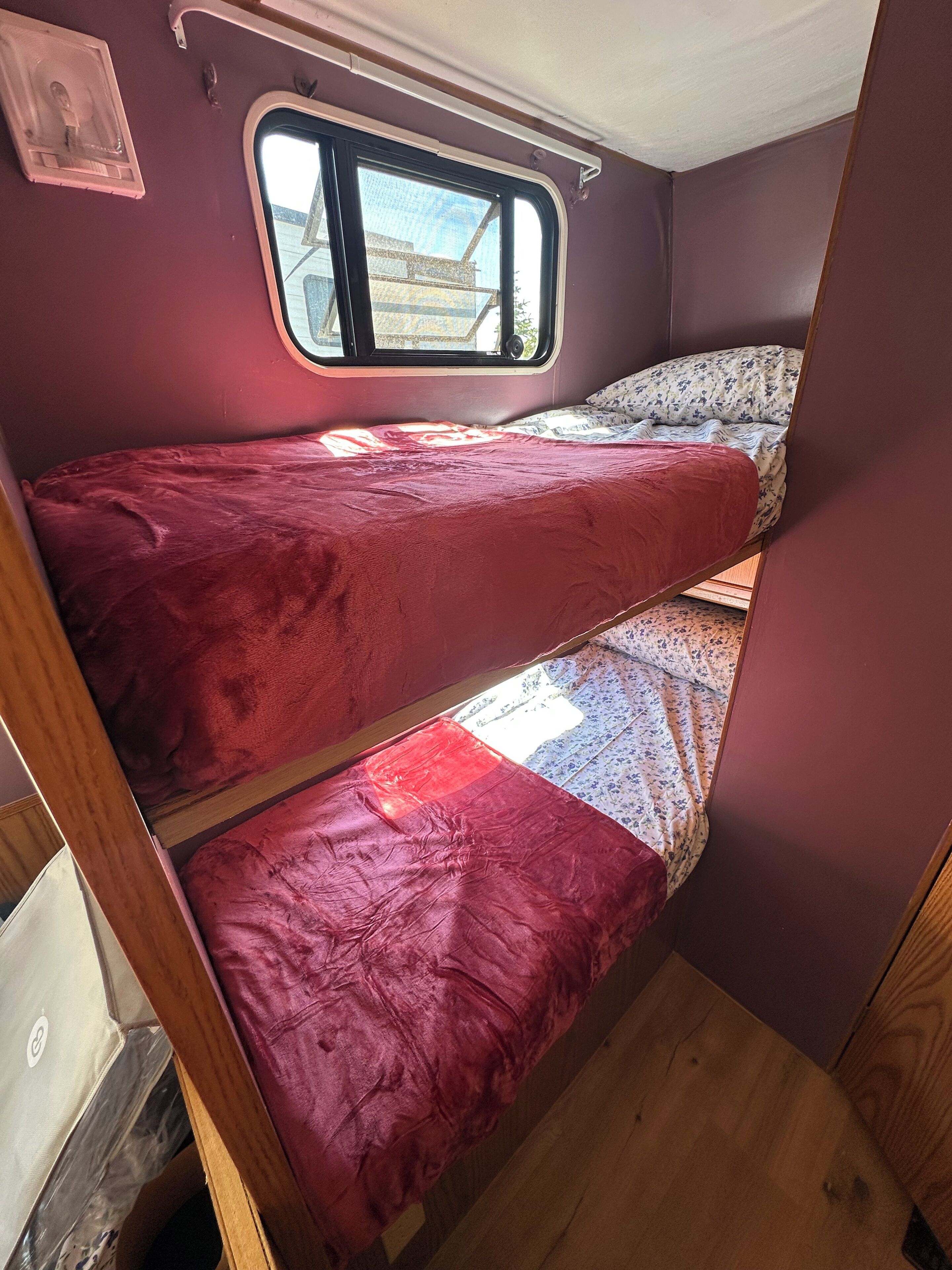 WiFi, bed sheets