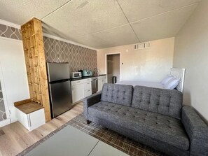 Studio, Balkon | Wohnbereich