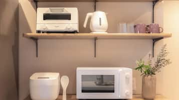 Refrigerador, microondas, tostadora, arrocera