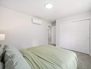 Room - Cozy & Bright 3BR Retreat (Spokane)