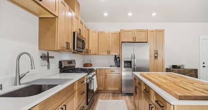 Cozy & Bright 3BR Retreat