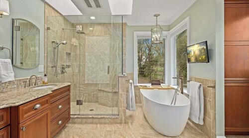 Spacious 5-bedroom villa in peaceful Potomac with AC and gym