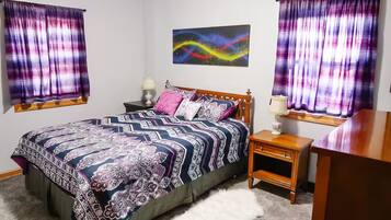 3 bedrooms, iron/ironing board, WiFi, bed sheets