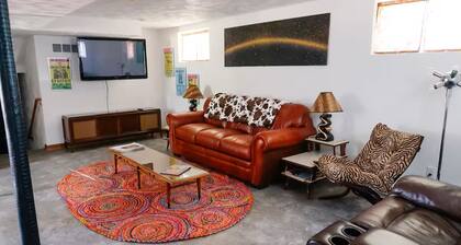 Groovy 60’s Themed House
Geneseo