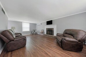 Living area - Spacious Backyard • Fireplace • Mins from Downtown (Glasgow)