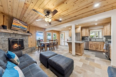 Mountain High Club - 3 Bed Condo w Views of Tahoe!