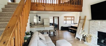 Spacious cozy, comfy home in The Poconos, private community of The Hideout