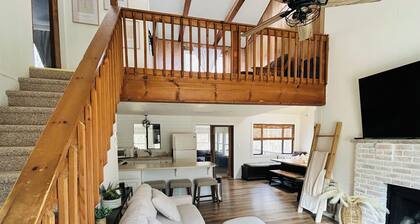 Spacious cozy, comfy home in The Poconos, private community of The Hideout