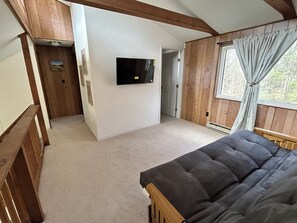 Room - Spacious cozy, comfy home in The Poconos, private community of The Hideout (Hamlin)
