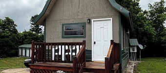 Enjoyable 1-bedroom barn with AC in charming Eminence