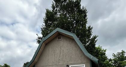 Enjoyable 1-bedroom barn with AC in charming Eminence