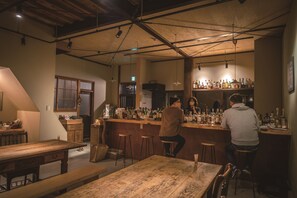 Bar (on property) - entohouse BAR&GUESTHOUSE (Nishiyo)