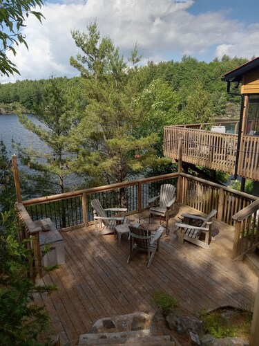 R & R Retreat on Five Mile Bay - Only 9 minutes from Parry Sound.