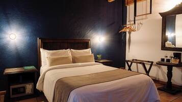 Standard Double Room | In-room safe, desk, laptop workspace, blackout drapes