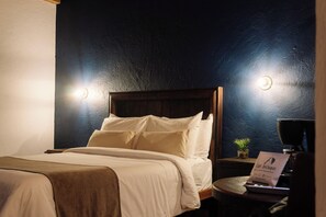In-room safe, desk, laptop workspace, blackout drapes - Docecuartos Hotel (San Cristóbal de las Casas)