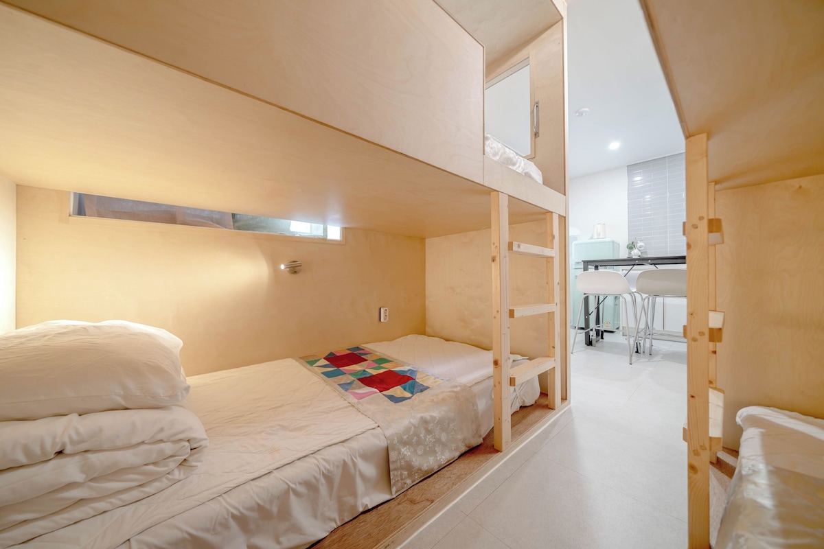 Superior Quadruple Room | WiFi (free), individually decorated, individually furnished, bed sheets