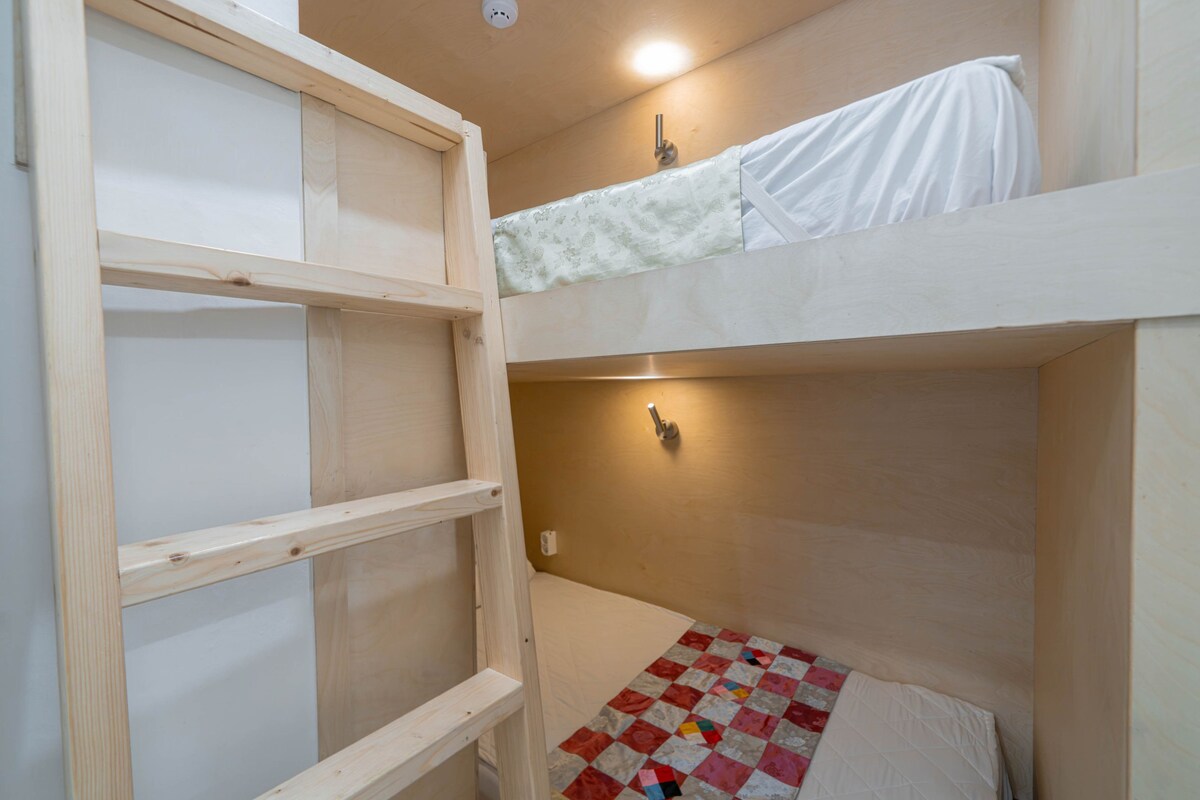 Superior Triple Room | WiFi (free), individually decorated, individually furnished, bed sheets