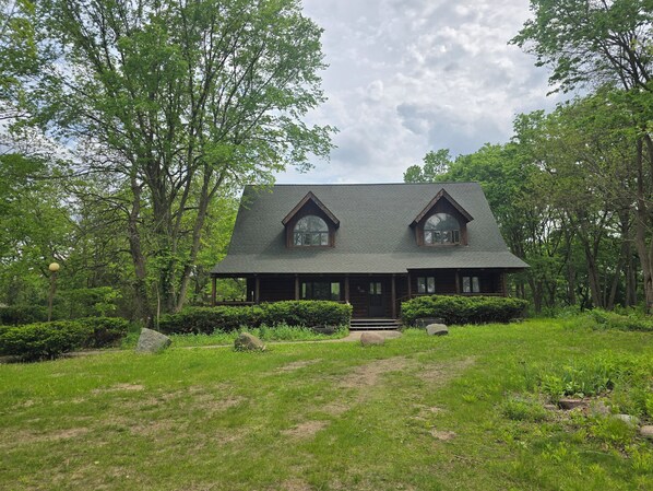 Exterior - Riverfront Luxury private
Cabin (Plano)