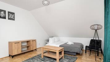 Iron/ironing board, WiFi, bed sheets