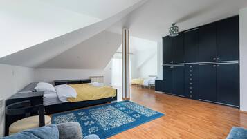 1 habitación, tabla de planchar con plancha, wifi y ropa de cama