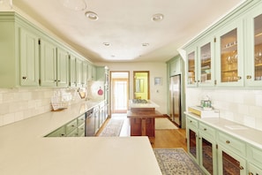 Private kitchen - Brookside Bungalow with Premium Walkability (Kansas City)