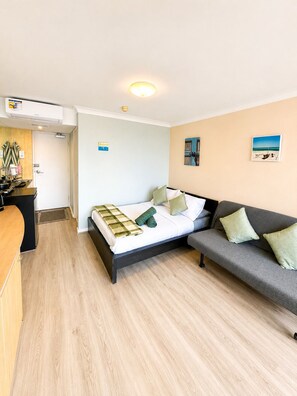Room - Private Sydney Stylish studio on Crown Street with views (Darlinghurst)