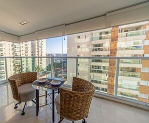 1 bedroom - Apto Com Piscina e Hidro a 500m da Ponta da Praia (Santos)
