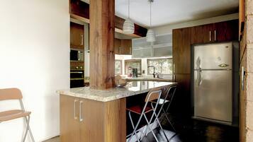 Family Cabin, Mountain View | Private kitchen