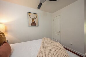 Free WiFi, bed sheets - Fable House - Riverfront Ranch on the South Fork Kaweah River - Sleeps 8 (Three Rivers)