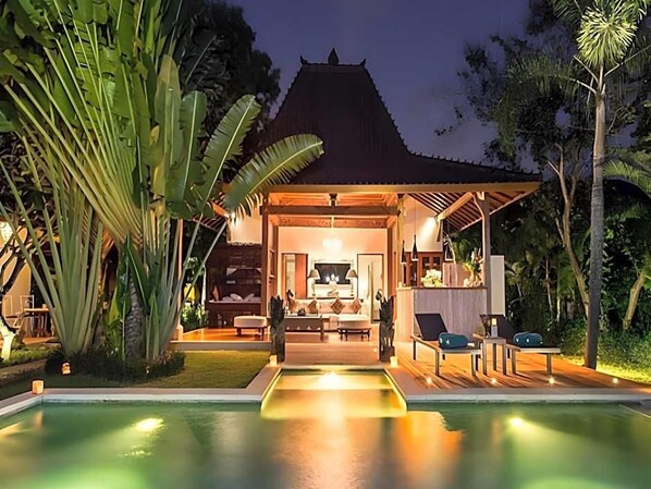 A modern villa with a pool, a covered outdoor area, and lush tropical vegetation. - The Radian Villa (Canggu)