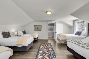 Room - Big Bear Lake House-Sleeps 10- Fire Pit-Spa-Pool table plus lots more (Big Bear Lake)
