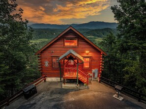 Exterior - Gorgeous View-Perfect for Couples/Small Families! (Sevierville)