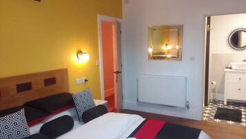 Iron/ironing board, WiFi, bed sheets