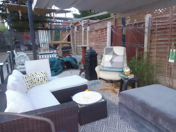 Terrace/patio - Cozy 2-bedroom Bungalo, free parking and garden (Wolverhampton)