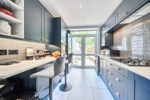 2 Bedroom Bungalo - Free Parking, WiFi & Garden