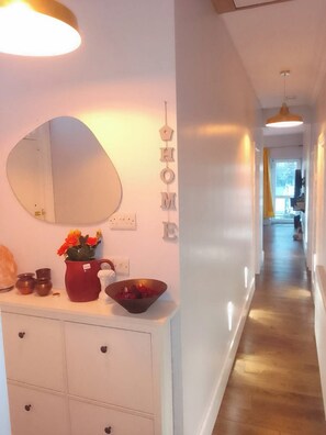 Interior - Cozy 2-bedroom Bungalo, free parking and garden (Wolverhampton)