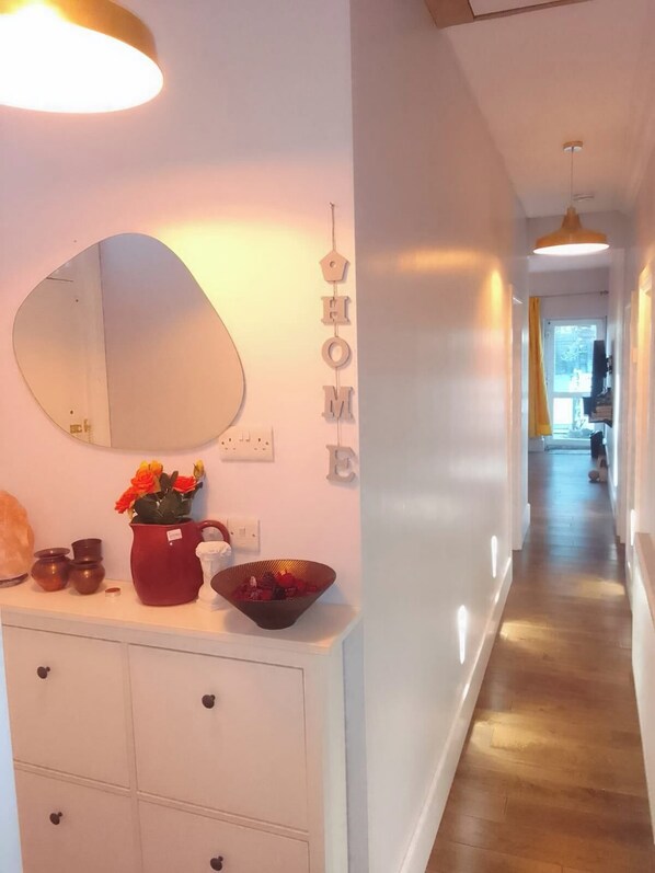 Interior - Cozy 2-bedroom Bungalo, free parking and garden (Wolverhampton)