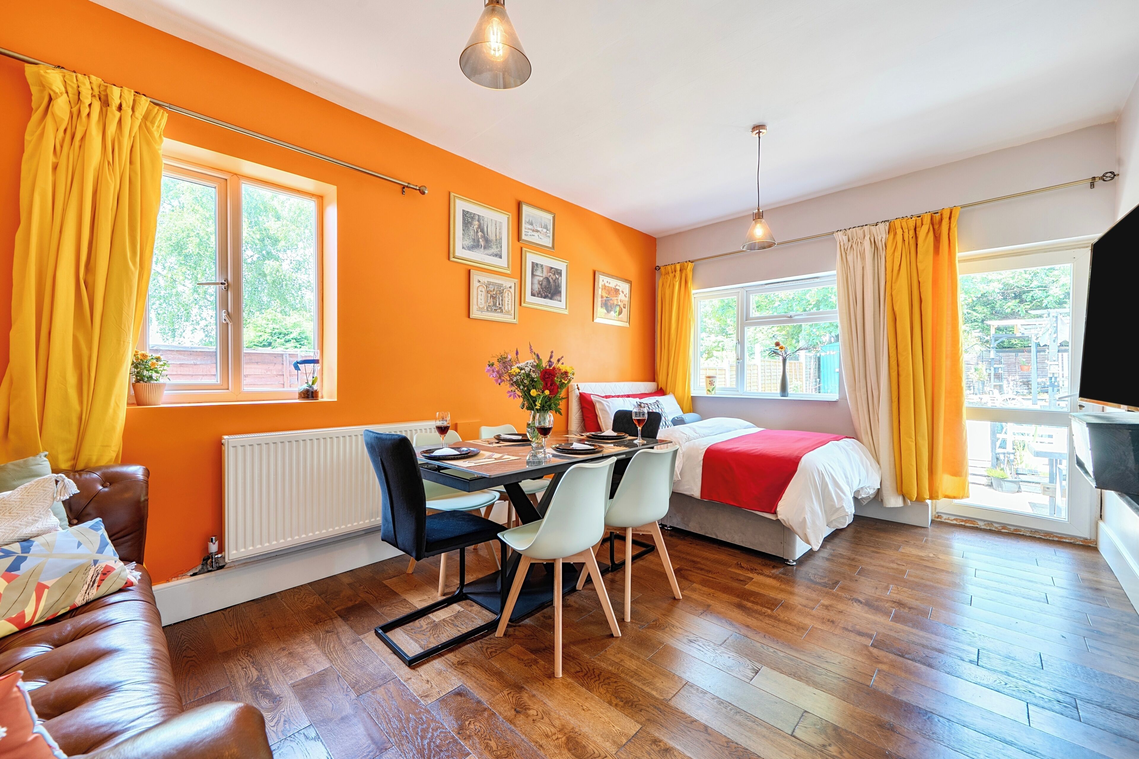 2 Bedroom Bungalo - Free Parking, Wifi & Garden - Wolverhampton