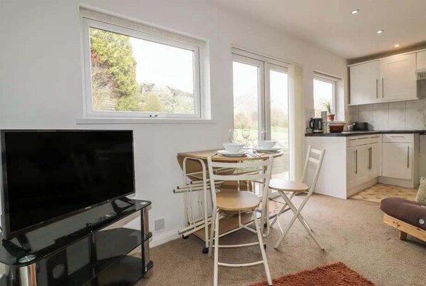 Interior - Bungalow - Sleeps 2 - Parking (Newquay)