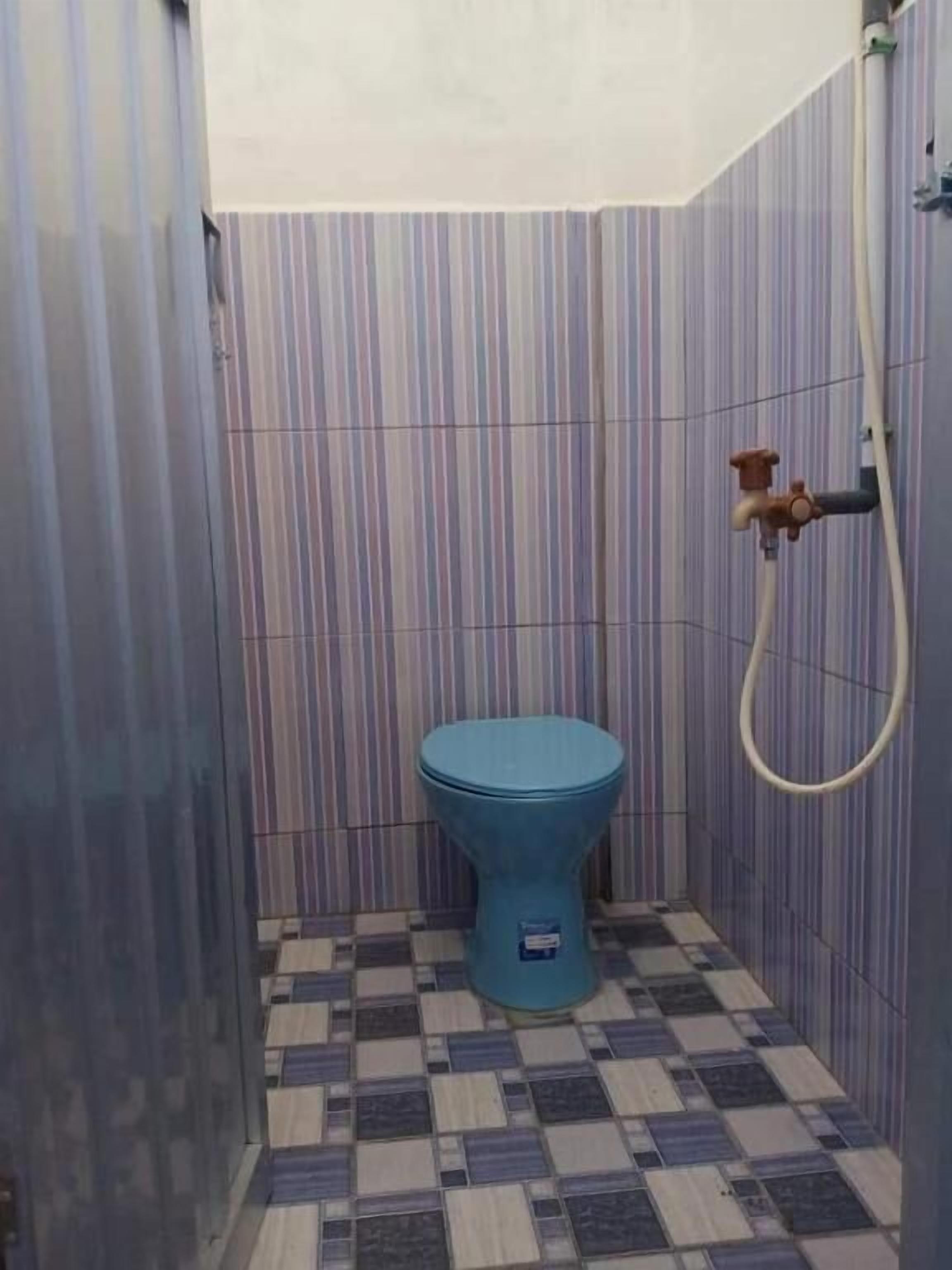 Dobbeltværelse | Badeværelse | Bruser, gratis toiletartikler, h åndklæder, Sæbe