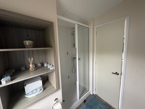 Shower, towels