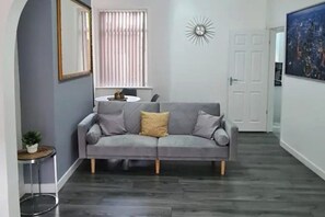 Living area - Salford - House - Sleeps 4 - Parking (Salford)
